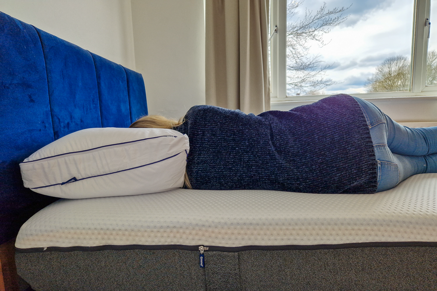 Zijslaper op het Emma wolkenkussen